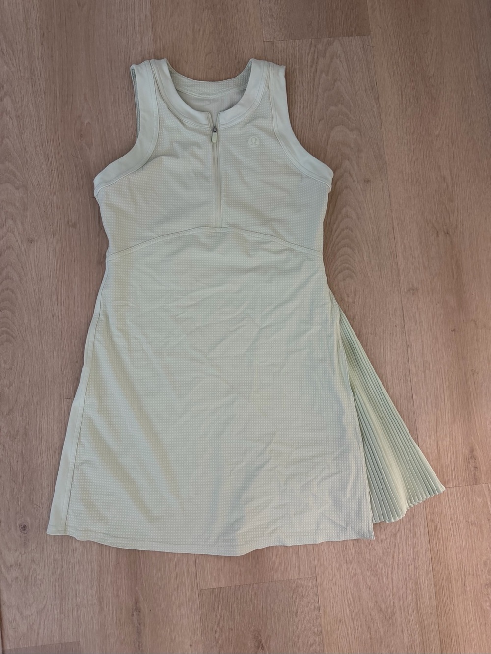 Lululemon Sleeveless Pleated Sport Dress in Light Mint